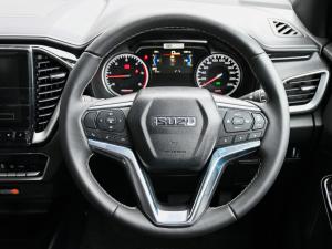 Isuzu D-Max 3.0TD double cab V-Cross - Image 7