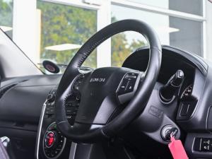 Isuzu KB 300D-Teq Extended cab LX - Image 9