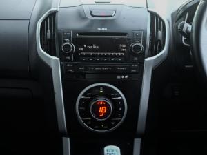 Isuzu KB 300D-Teq Extended cab LX - Image 13