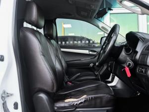 Isuzu KB 300D-Teq Extended cab LX - Image 16