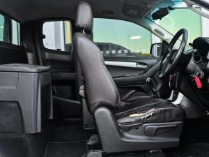 Isuzu KB 300D-Teq Extended cab LX - Image 17