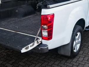 Isuzu KB 300D-Teq Extended cab LX - Image 19