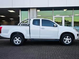 Isuzu KB 300D-Teq Extended cab LX - Image 2