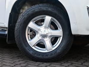 Isuzu KB 300D-Teq Extended cab LX - Image 5