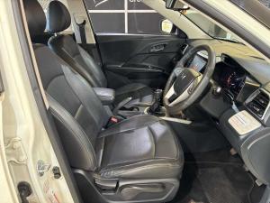 Mahindra XUV300 1.2T W8 - Image 10