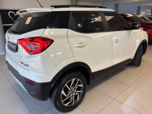 Mahindra XUV300 1.2T W8 - Image 7
