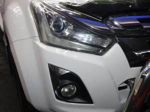 Isuzu D-Max 300 3.0TD double cab 4x4 LX auto - Image 6