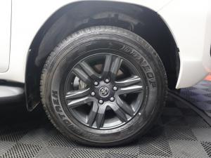 Toyota Hilux 2.8GD-6 48V double cab Raider - Image 7