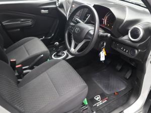 Toyota Vitz 1.0 XR manual - Image 9
