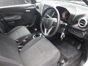 Toyota Vitz 1.0 XR manual - Image 9