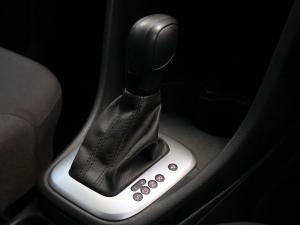 Volkswagen Polo Vivo hatch 1.6 Comfortline auto - Image 12