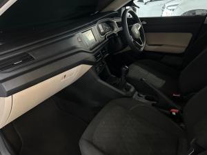 Volkswagen Polo sedan 1.6 manual - Image 10