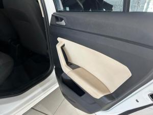 Volkswagen Polo sedan 1.6 manual - Image 8