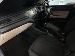 Volkswagen Polo sedan 1.6 manual - Image 9