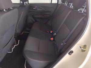 Suzuki Swift 1.2 GLX auto - Image 10