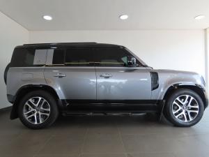 Land Rover Defender 110 D300 X-Dynamic HSE - Image 3
