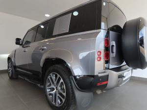 Land Rover Defender 110 D300 X-Dynamic HSE - Image 6
