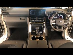 Toyota Land Cruiser 300 3.5T ZX - Image 7