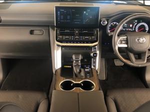 Toyota Land Cruiser 300 3.5T ZX - Image 8