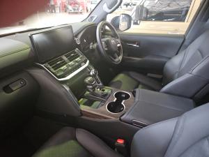 Toyota Land Cruiser 300 3.5T ZX - Image 9