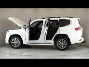 Toyota Land Cruiser 300 3.5T ZX - Image 13