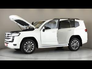 Toyota Land Cruiser 300 3.5T ZX - Image 14