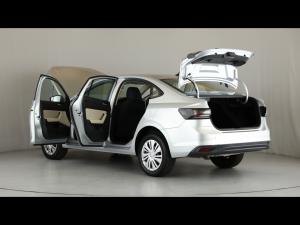 Volkswagen Polo sedan 1.6 manual - Image 10