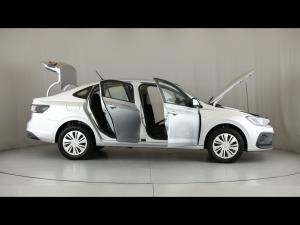 Volkswagen Polo sedan 1.6 manual - Image 15