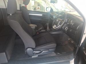 Toyota Hilux 2.4GD-6 Xtra cab Raider auto - Image 9