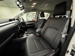 Toyota Hilux 2.8GD-6 48V double cab Raider - Image 7