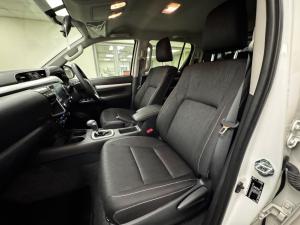 Toyota Hilux 2.8GD-6 48V double cab Raider - Image 9