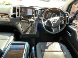 Toyota Quantum 2.8 LWB bus 6-seater VX Premium - Image 6