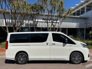Toyota Quantum 2.8 LWB bus 6-seater VX Premium - Image 3