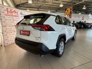 Toyota RAV4 2.0 GX auto - Image 2