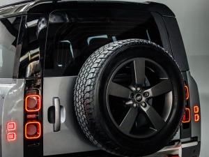 Land Rover Defender 110 D300 X - Image 10