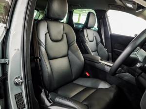 Volvo XC60 B5 AWD Essential - Image 11