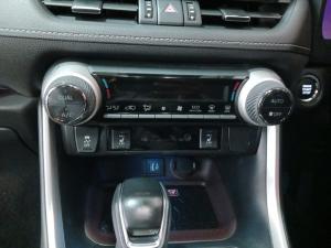 Toyota RAV4 2.0 VX - Image 16