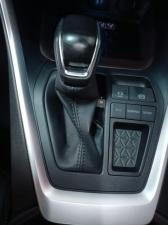 Toyota RAV4 2.0 VX - Image 18
