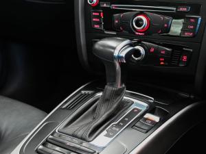 Audi A4 2.0TDI S auto - Image 10