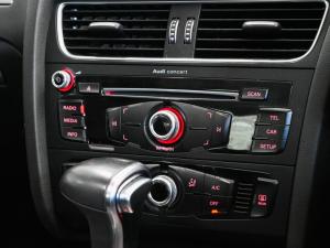 Audi A4 2.0TDI S auto - Image 12