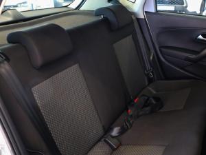 Volkswagen Polo Vivo hatch 1.6 Highline - Image 11