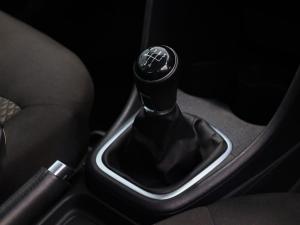 Volkswagen Polo Vivo hatch 1.6 Highline - Image 13