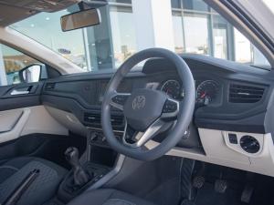 Volkswagen Polo sedan 1.6 manual - Image 12