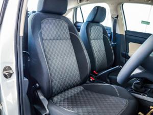 Volkswagen Polo sedan 1.6 manual - Image 16