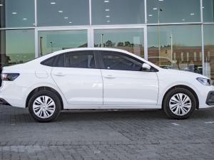 Volkswagen Polo sedan 1.6 manual - Image 2