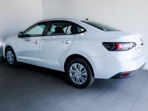 Volkswagen Polo sedan 1.6 manual - Image 3