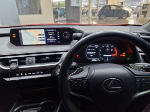 Lexus UX 200 F Sport - Image 10