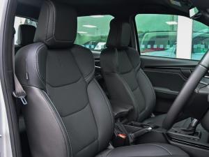 Isuzu D-Max 3.0TD double cab V-Cross 4x4 - Image 13