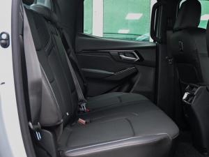 Isuzu D-Max 3.0TD double cab V-Cross 4x4 - Image 15