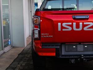 Isuzu D-Max 3.0TD double cab V-Cross 4x4 - Image 20